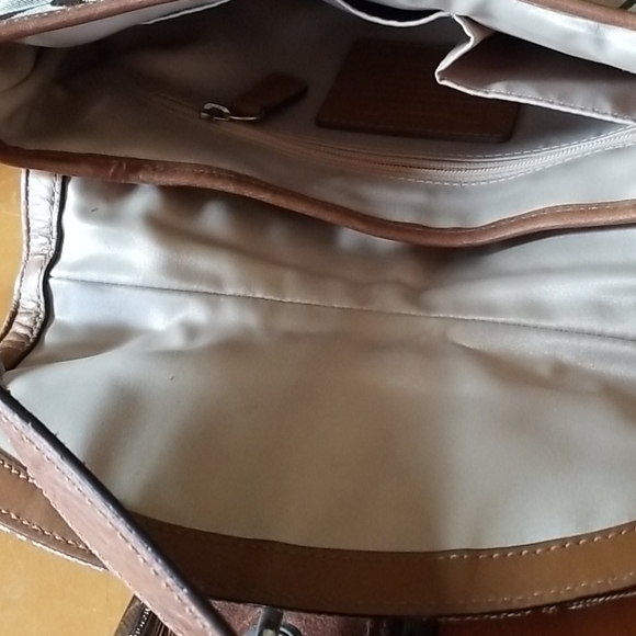 Coach 9x5 handbag. - Picture 4 of 8